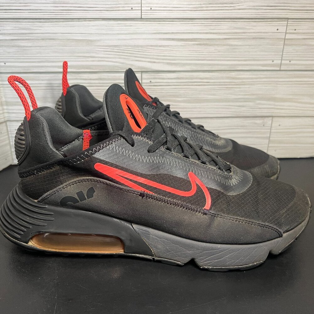 Nike Black and Red Men’s Sneakers